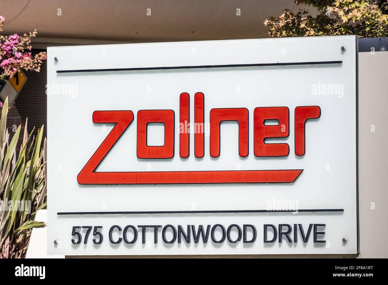 Sep 24, 2020 Milpitas / CA / USA - logotipo de Zollner en su sede central de Silicon Valley; Zollner Elektronik AG es un proveedor de servicios en el campo de CON Foto de stock