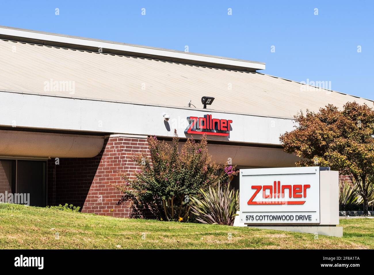 Sep 24, 2020 Milpitas / CA / USA - Zollner Sede en Silicon Valley; Zollner Elektronik AG es un proveedor de servicios en el campo del contrato manuf Foto de stock