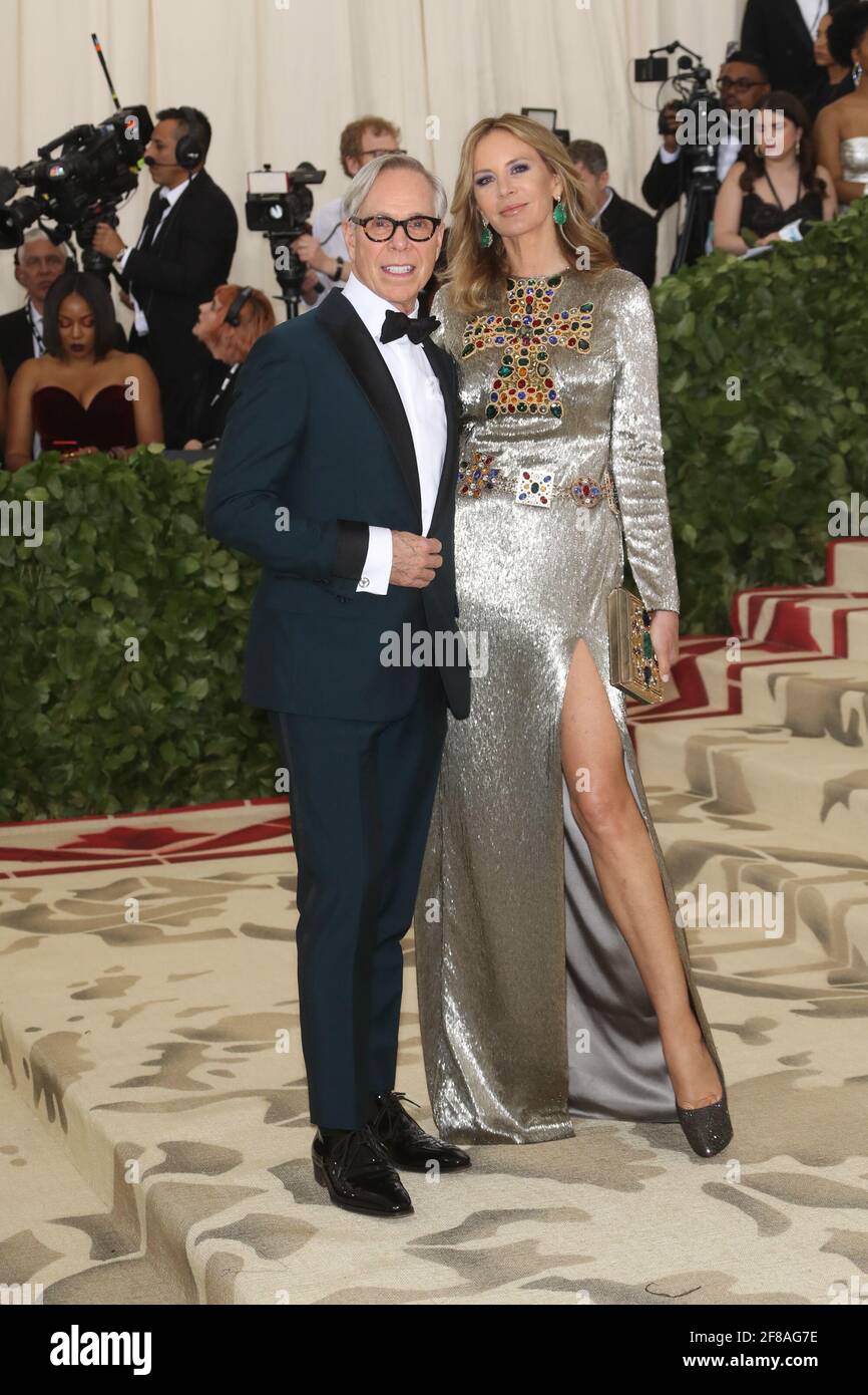 Tommy Hilfiger llega a la Gala de Trajes Celestiales de 2018, celebrada en  el Metropolitan Museum of Art en la ciudad de Nueva York, el lunes 7 de  mayo de 2018. Foto