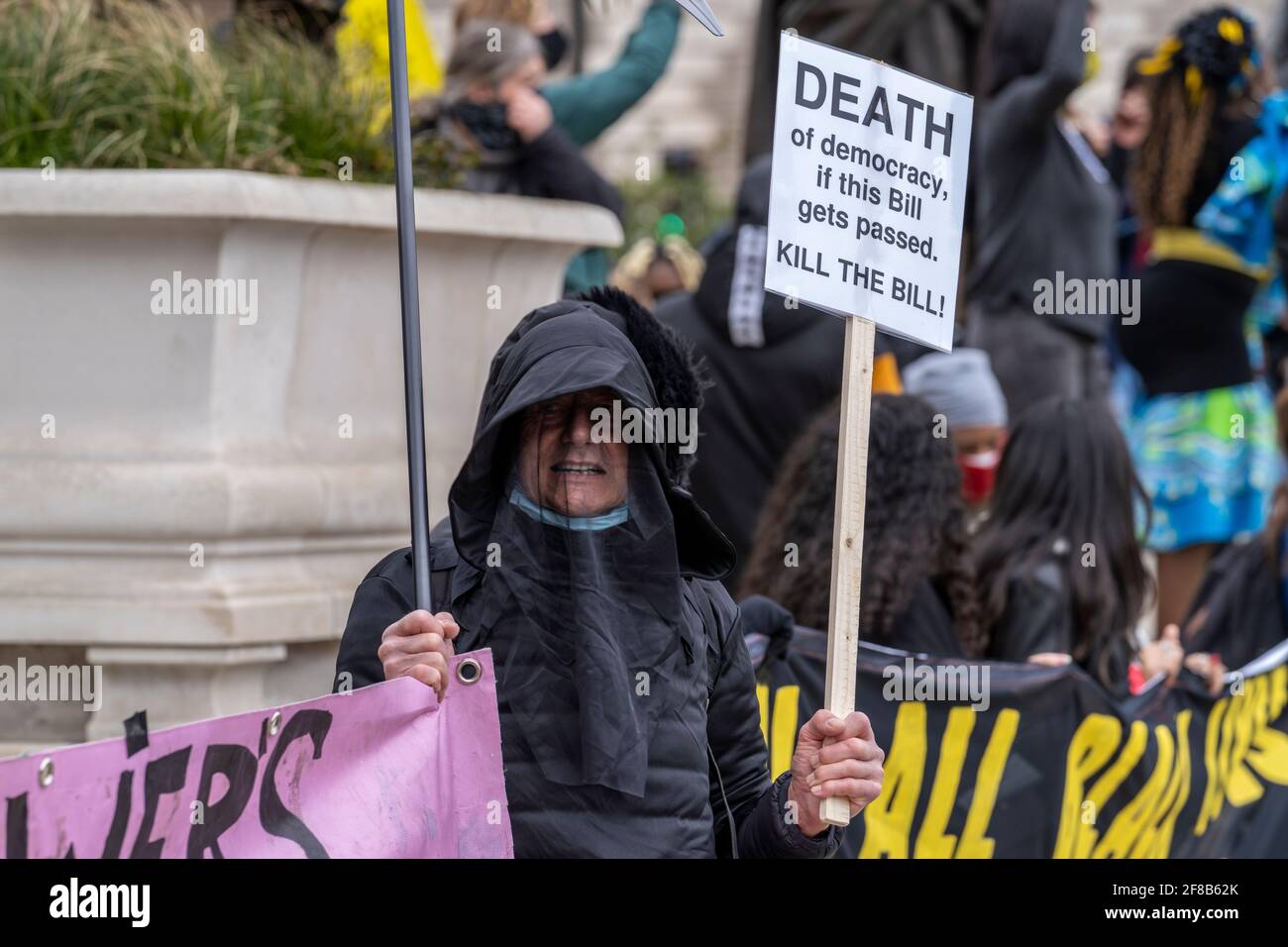 LONDRES, Reino Unido - 03rd de abril de 2021: Un día ocupado de protestas mientras Inglaterra permanece en Lockdown. La protesta de matar a la ley atrae a activistas a la ciudad. Foto de stock