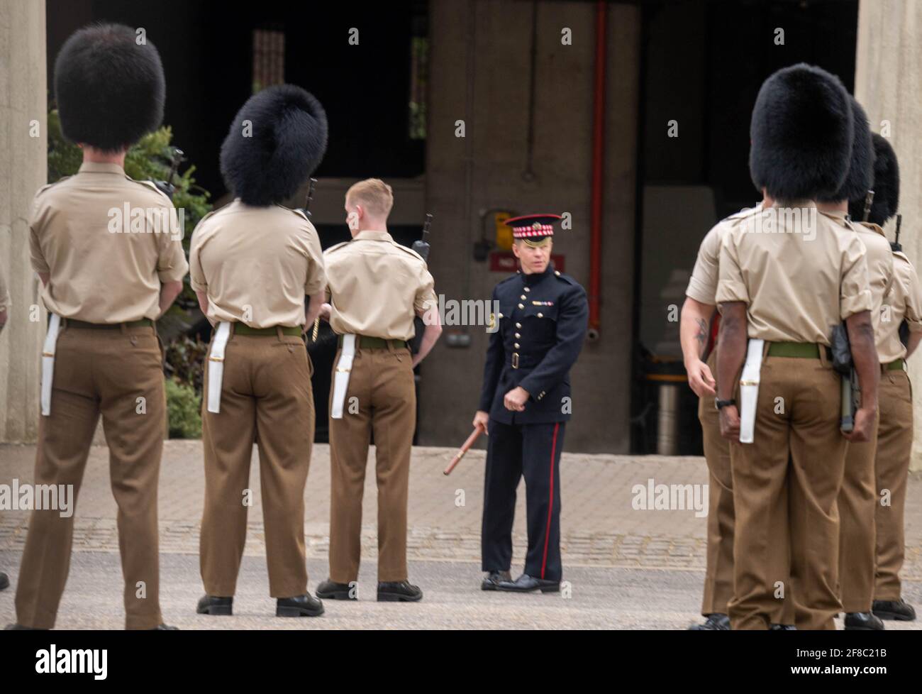 Londres, Reino Unido. 13th de Abr de 2021. Ensayo de perforación de Foot Guards, Wellington Barracks Londres Reino Unido Crédito: Ian Davidson/Alamy Live News Foto de stock