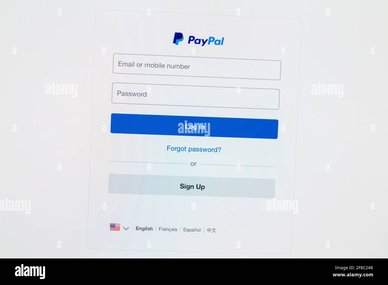 Página de inicio de sesión de cuenta PayPal con formulario de inicio de  sesión en el ordenador pantalla Fotografía de stock - Alamy