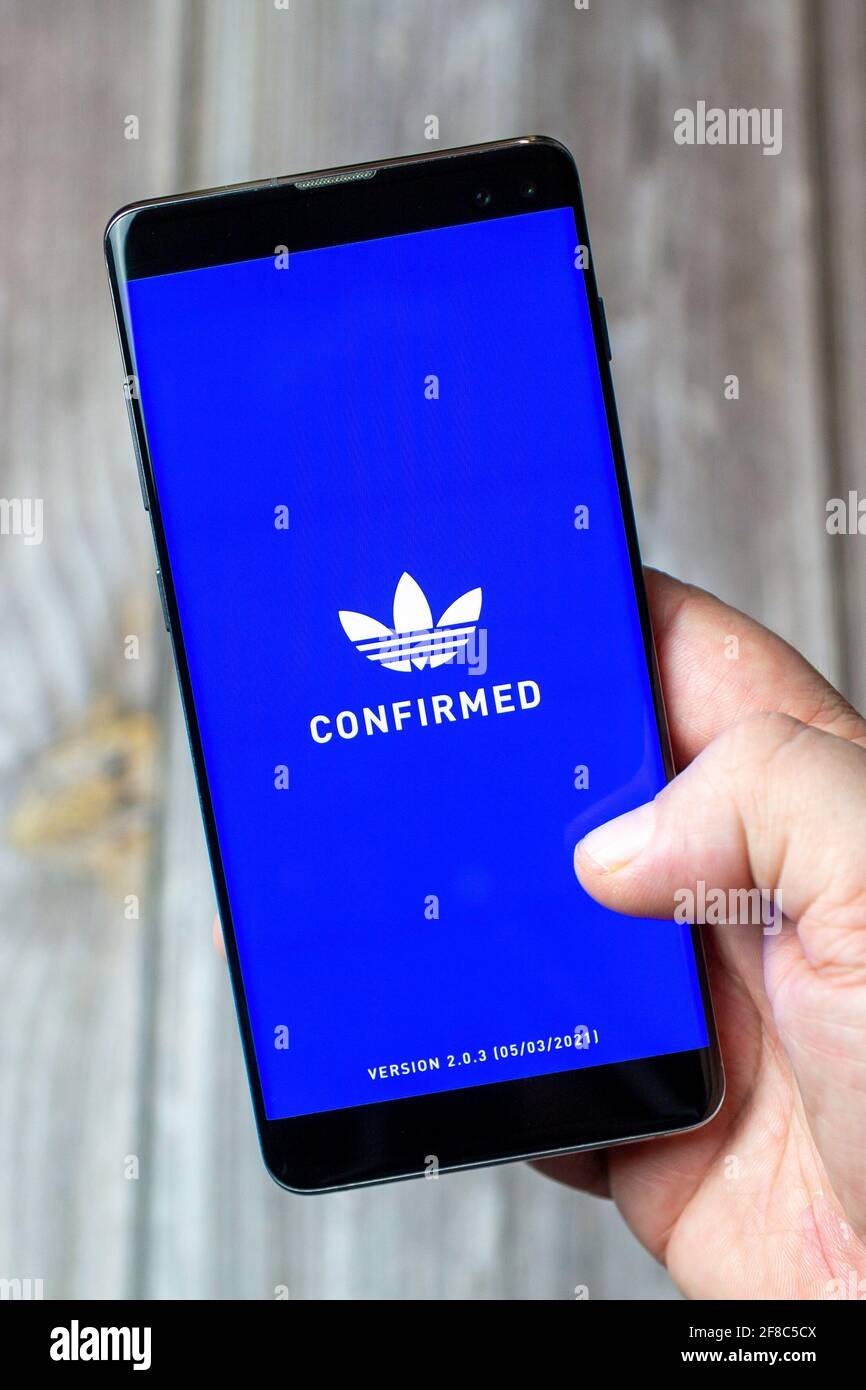 Adidas confirmó celular fotografías e imágenes de alta resolución - Alamy