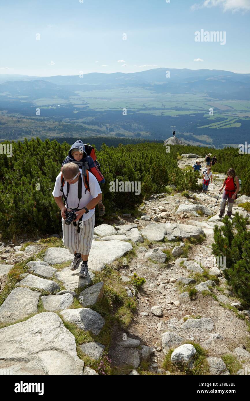 Montaña sendero en los Tatras Foto de stock
