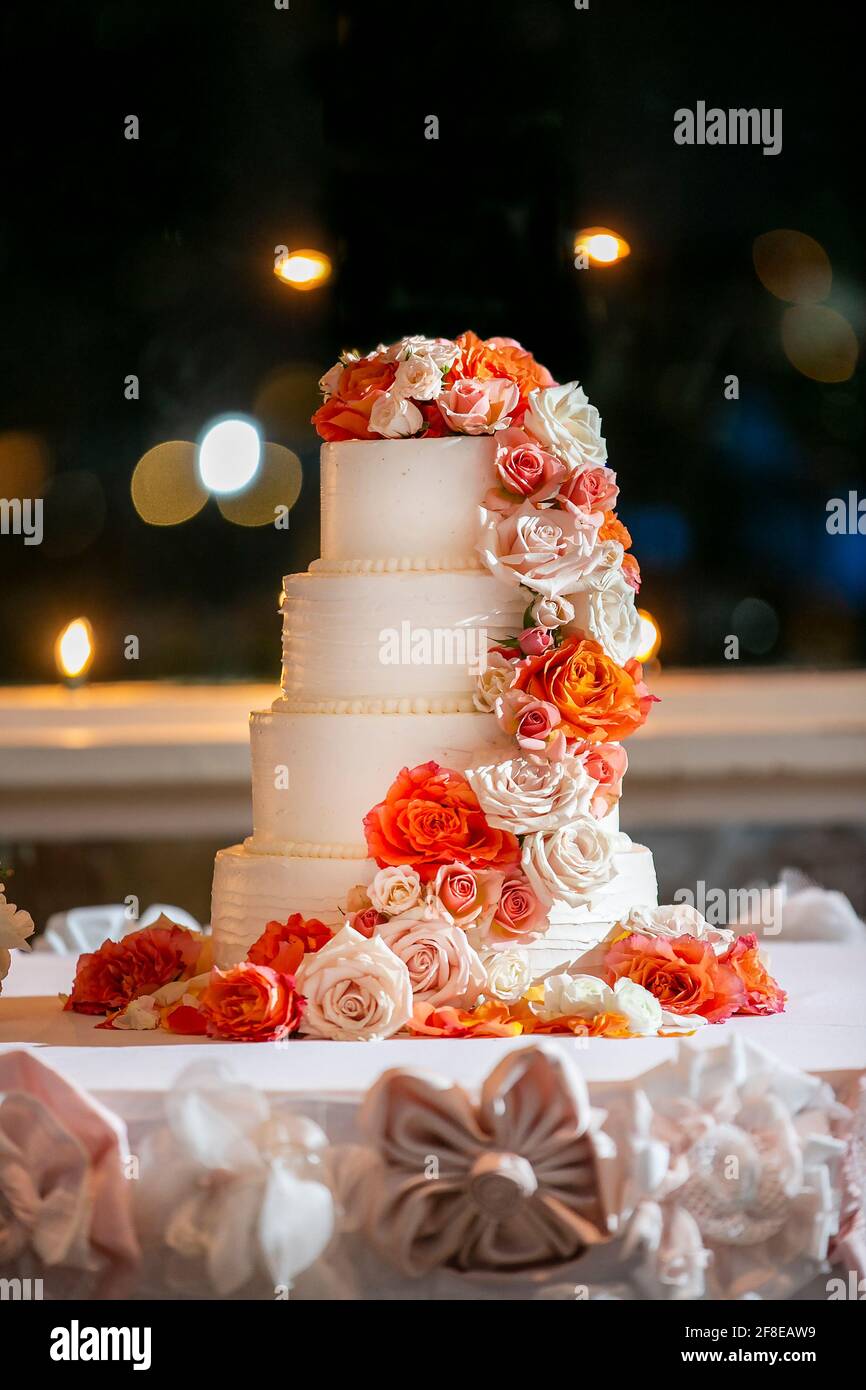 Pastel De Bodas Fondant Fotos E Imagenes De Stock Pagina 5 Alamy