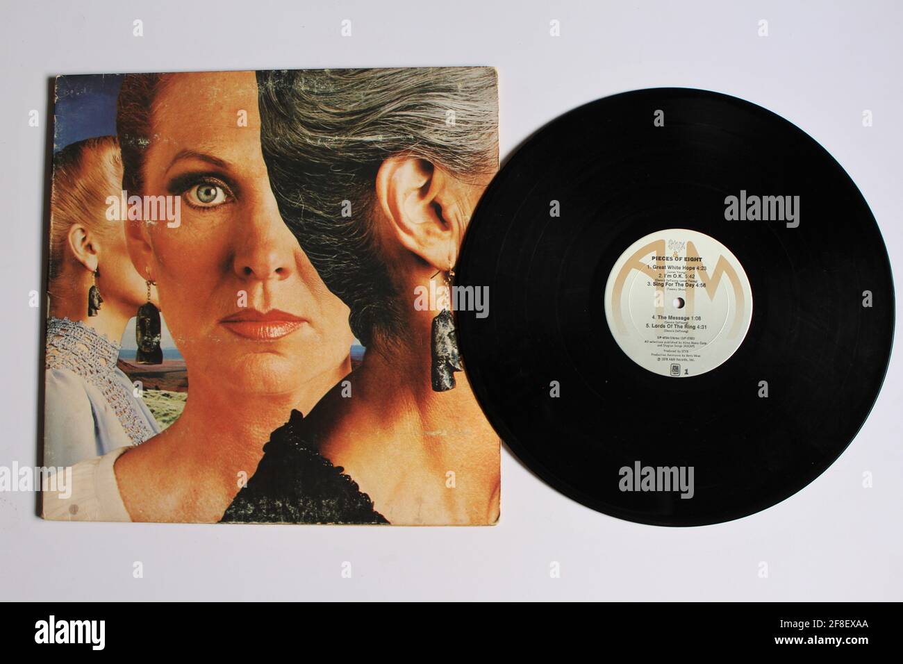 Progressive rock and hard rock band, Styx music album on vinyl record LP disc. Título: Piezas de ocho Foto de stock