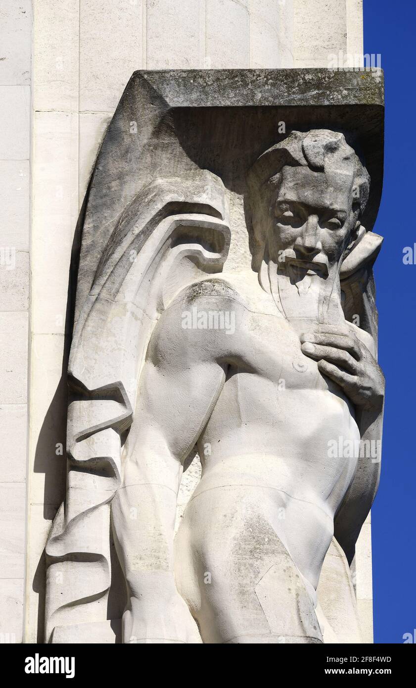 Londres, Inglaterra, Reino Unido. Nuevo edificio Adelphi, Adam Street / Victoria Embankment. Art Deco (1938) piedra de Portland. Estatua alegórica 'contemplación' (por UN Foto de stock