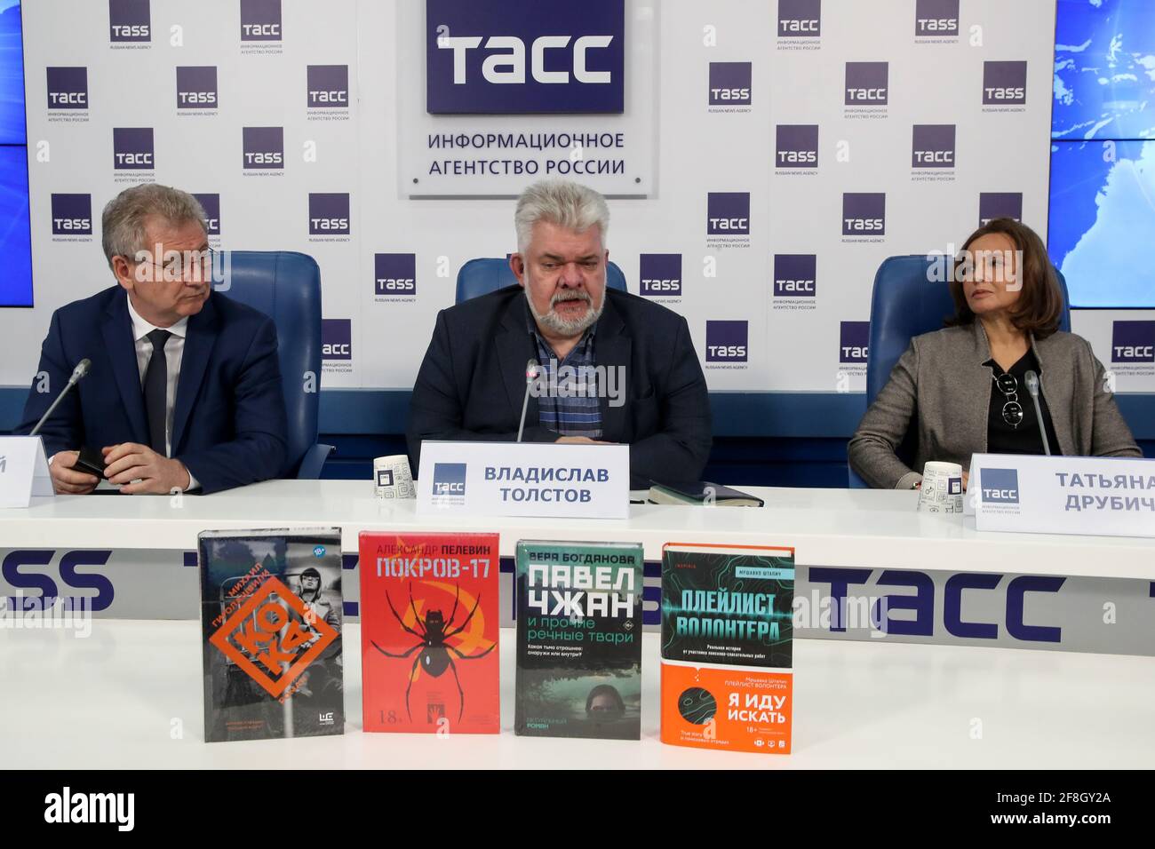 Moscu Rusia 14 De Abril De 2021 El Jefe Del Servicio Federal Ruso De Propiedad Intelectual Miembro Del Consejo De La Union De Escritores De Rusia Grigory Ivliyev L El Secretario