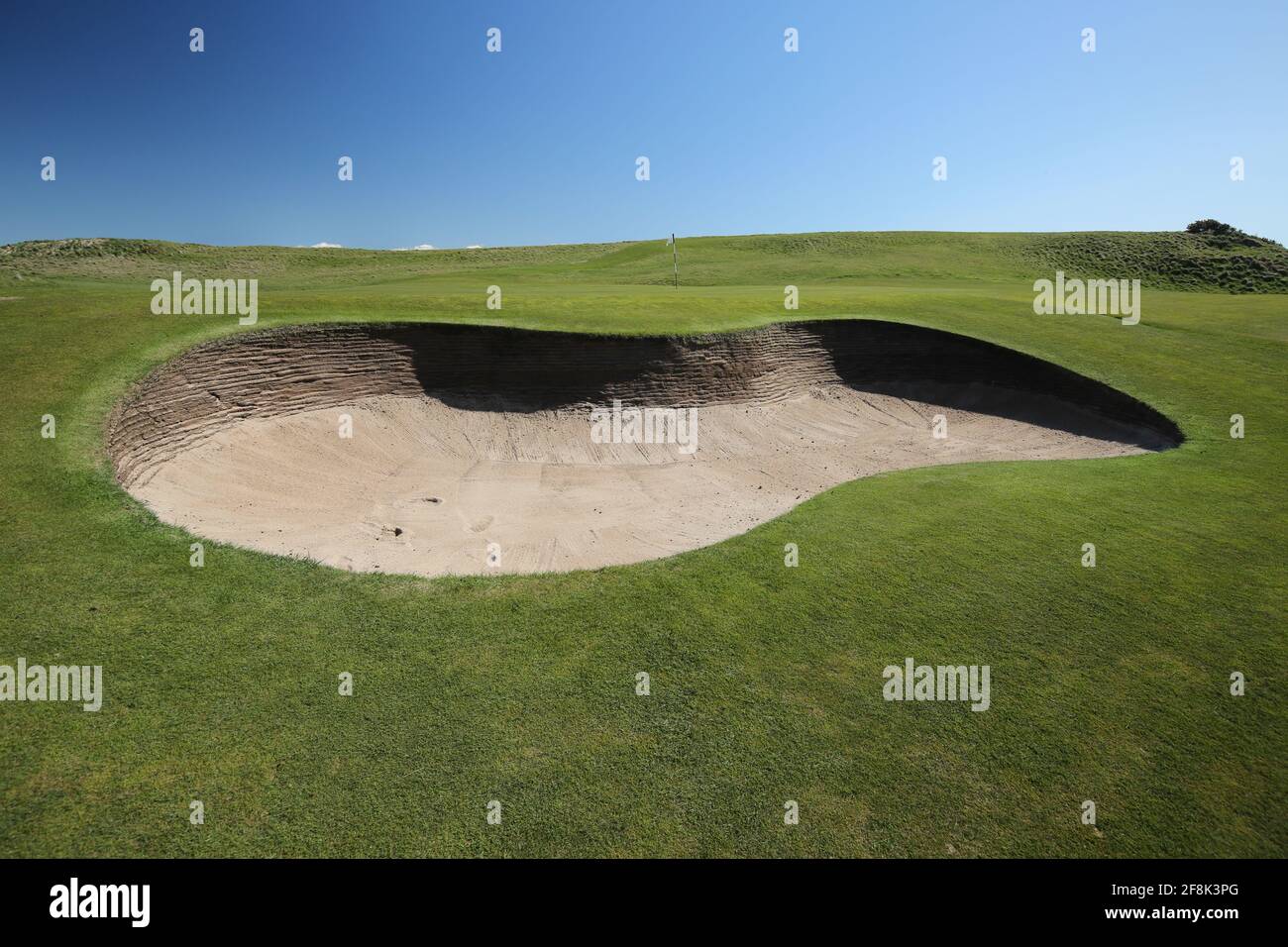 Scotland, Ayrshire Turnberry Ailsa Course 12 de abril de 2021. El 9th Hole conocido como Bruce's Castle . Un desafiante par de 3 hoyos junto al emblemático faro Foto de stock