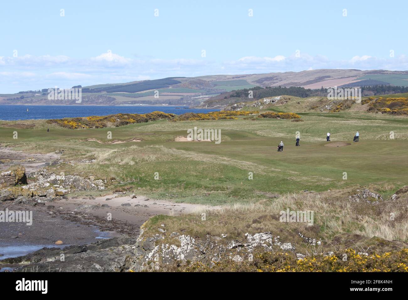 Scotland, Ayrshire Turnberry Golf Ailsa Course 12 de abril de 2021. El 10th agujero conocido como bola de Dinna Fouterfour en el 10th Fairway Foto de stock