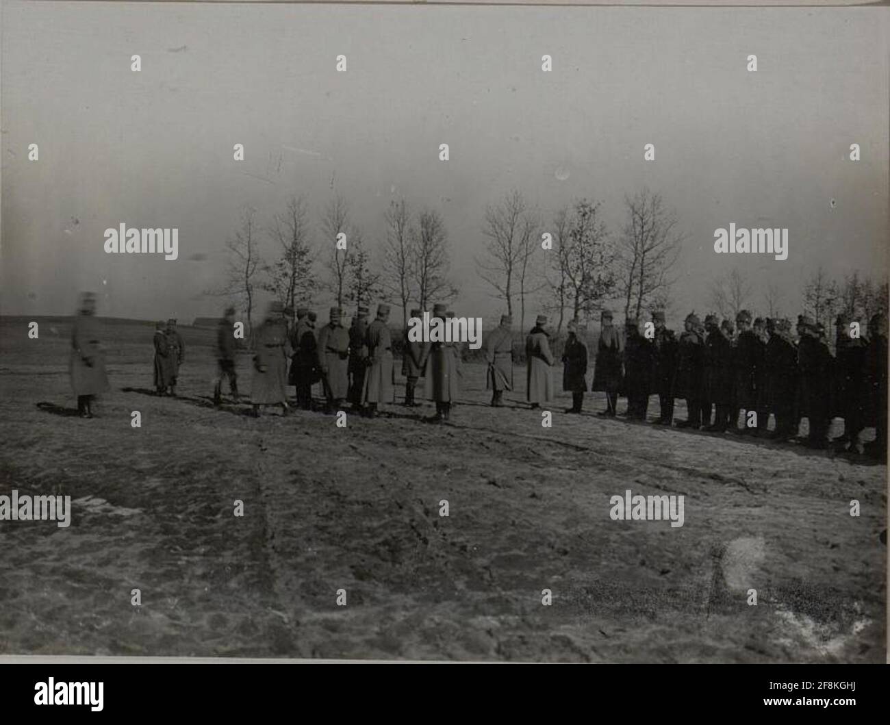 Inspección del batallón de 3rd del Regimiento de Infantería de 4th por el archiduque Karl, febrero de 1916. Foto de stock