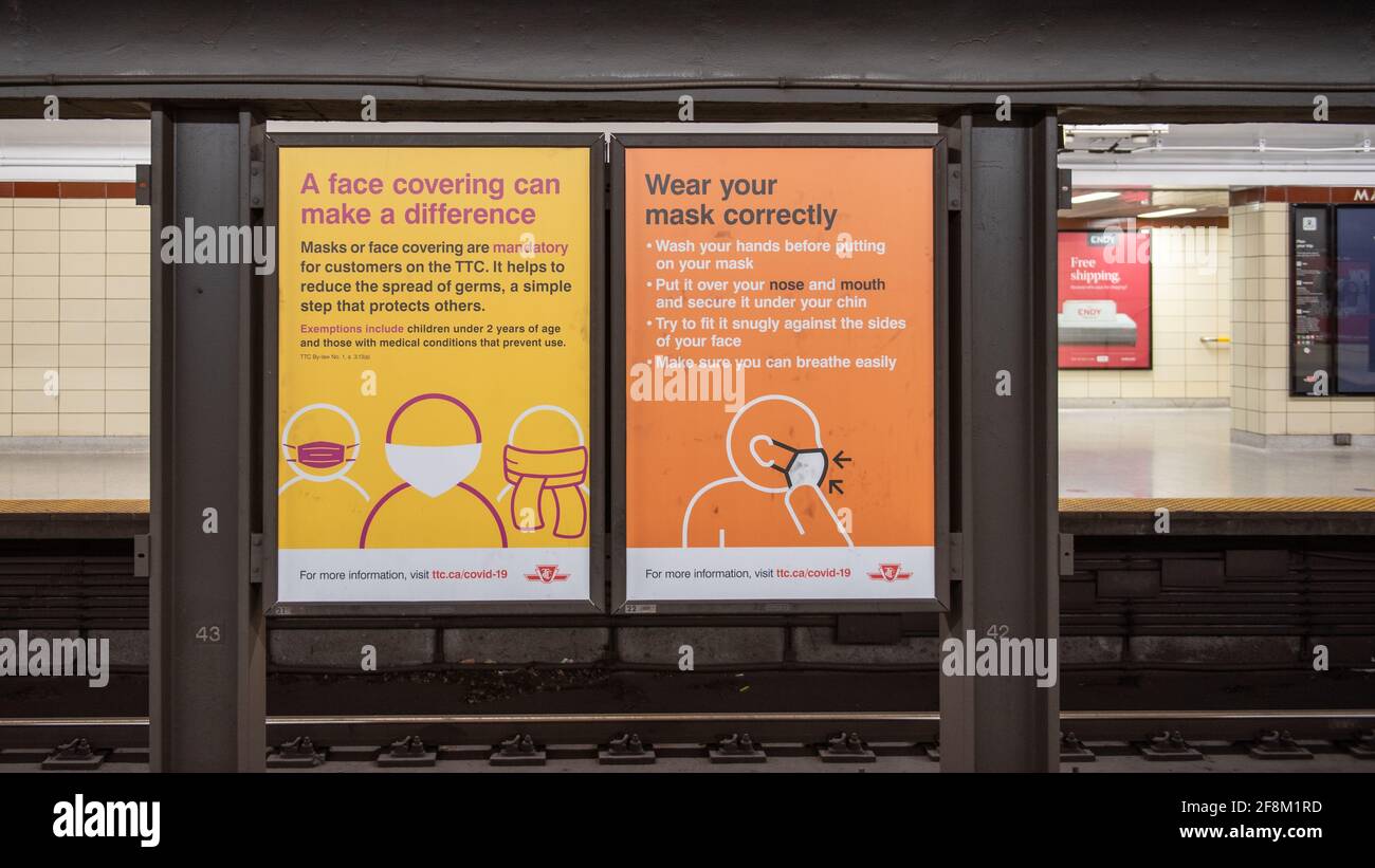 Covid-19 o campaña de promoción de la seguridad del Coronavirus en las estaciones de metro de la Comisión de Tránsito de Toronto (TTC), Canadá Foto de stock