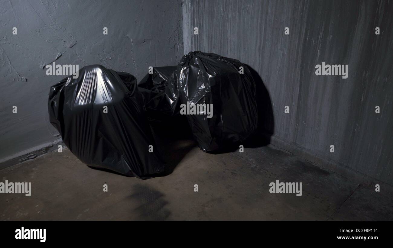 Foto de bolsas negras con residuos Foto de stock