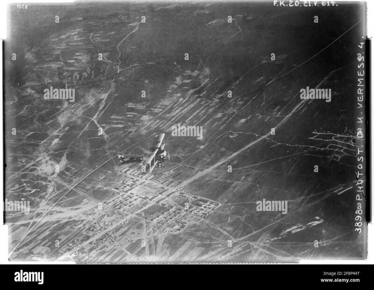 Kowelkasernen con tarpaulin en Vladimir-Wolynskij Reproducción de un fotógrafo aéreo, Fotosstelle de War Measurement 4. Foto de stock