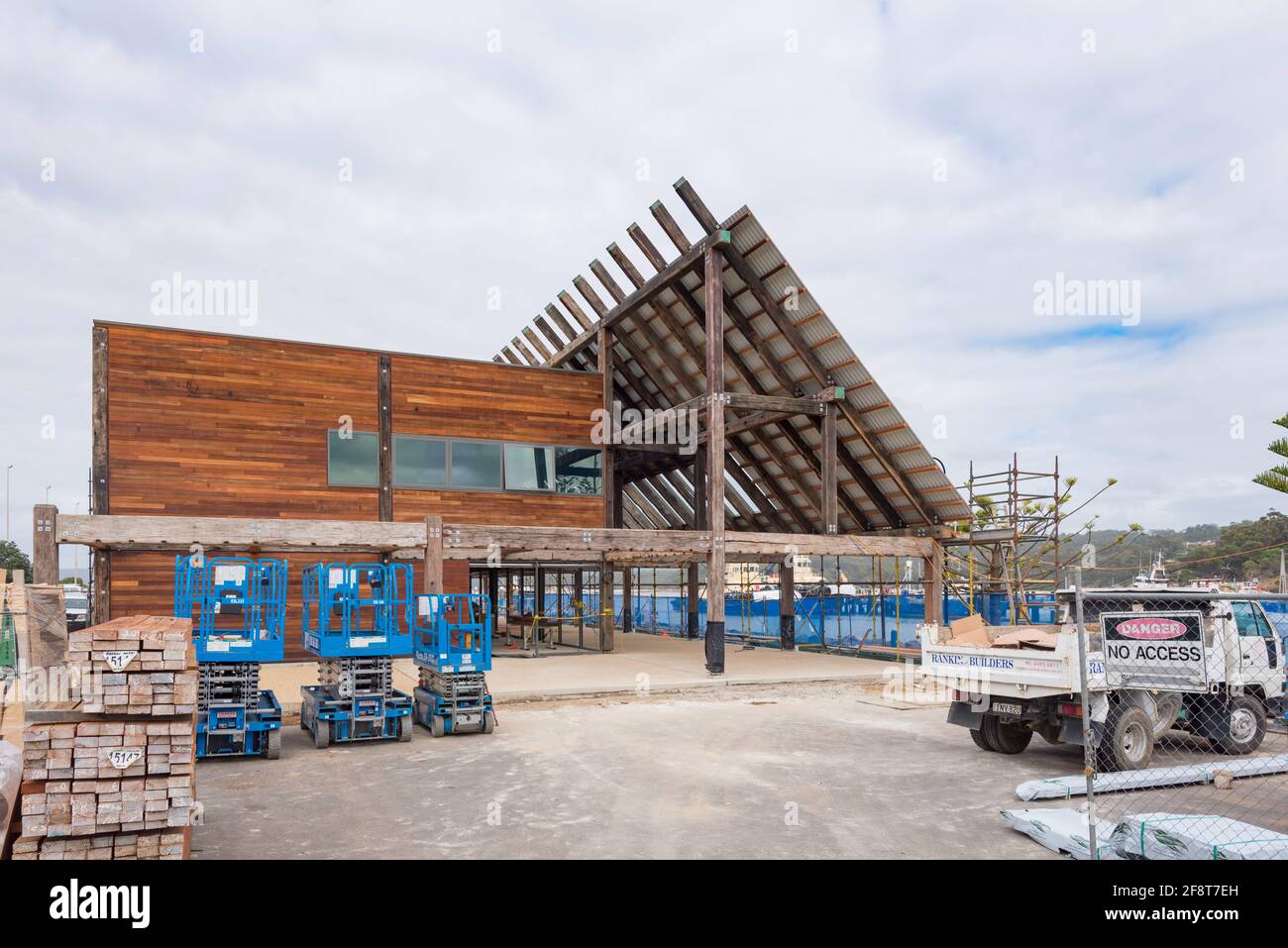 Feb 2020 Eden, Australia: El nuevo Eden Welcome Center, diseñado por la firma arquitectónica Cox, y construido con materiales ecológicos, se abrirá en 2021 Foto de stock
