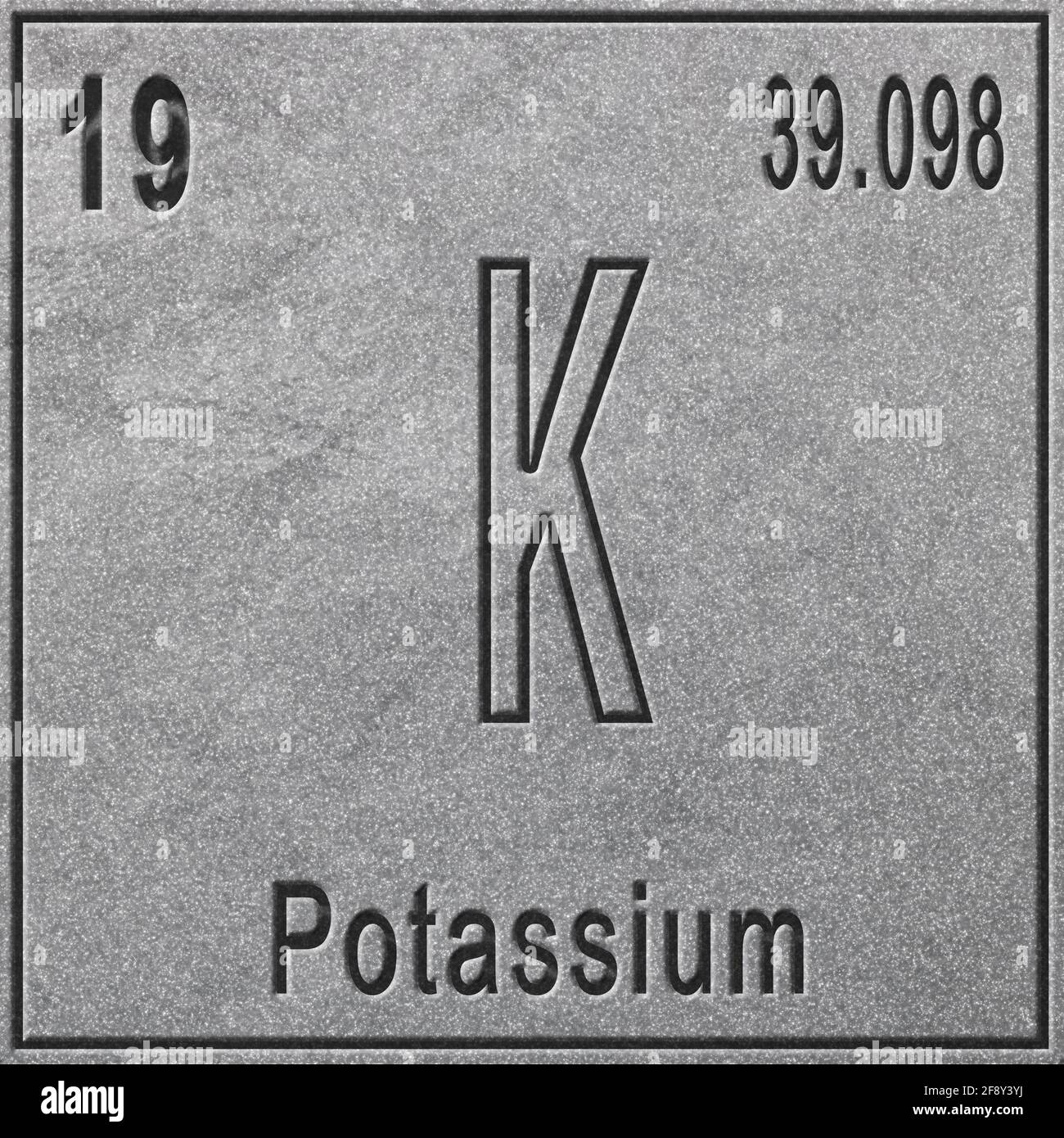 Elemento químico de potasio, Signo con número atómico y peso atómico,  Elemento de tabla periódica, fondo plateado Fotografía de stock - Alamy