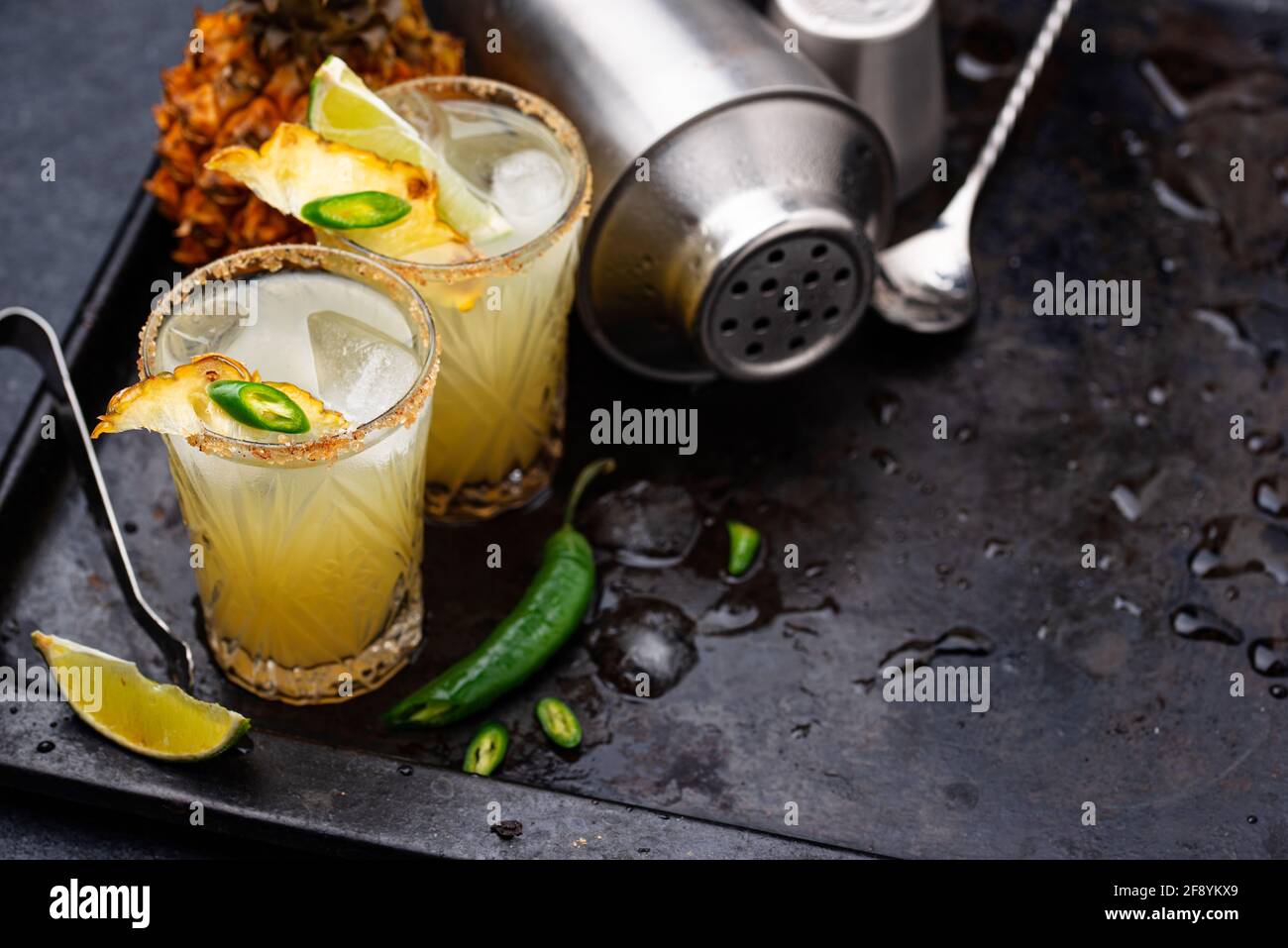 Margarita con piña y jalapeno Foto de stock