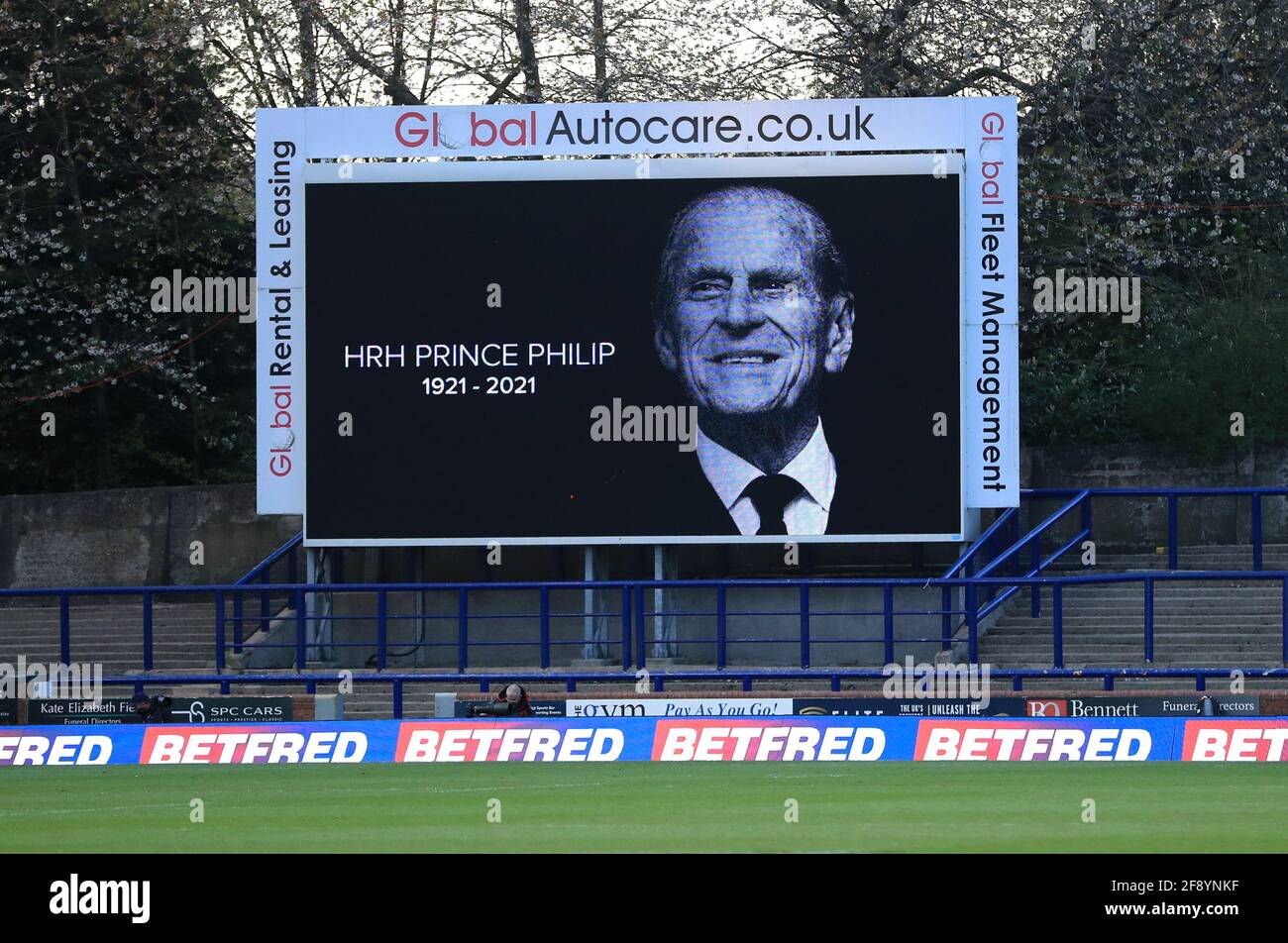 Un homenaje en la gran pantalla tras el anuncio del viernes de la muerte del Duque de Edimburgo a la edad de 99 años, por delante del partido de la Super Liga Betfred en el Emerald Headingley Stadium, Leeds. Fecha de la foto: Jueves 15 de abril de 2021. Foto de stock