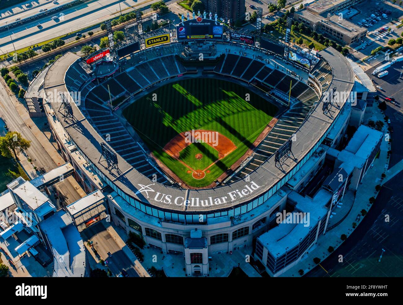 Vista aérea del estadio de béisbol, US Cellular Field, Chicago, Illinois, EE.UU Foto de stock