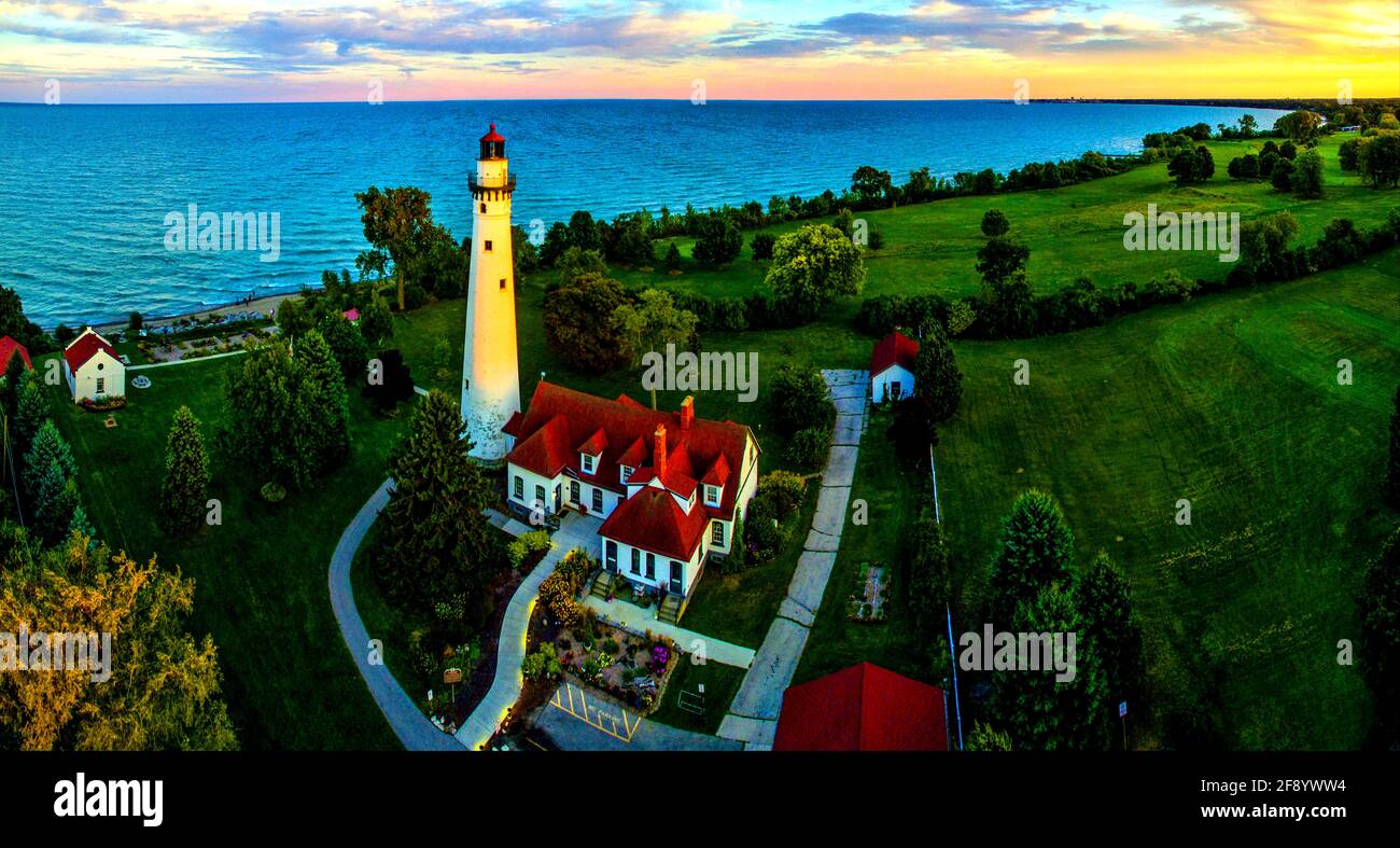 Vista aérea del faro de Wind Point en la orilla del lago Michigan, Racine, Wisconsin, EE.UU Foto de stock