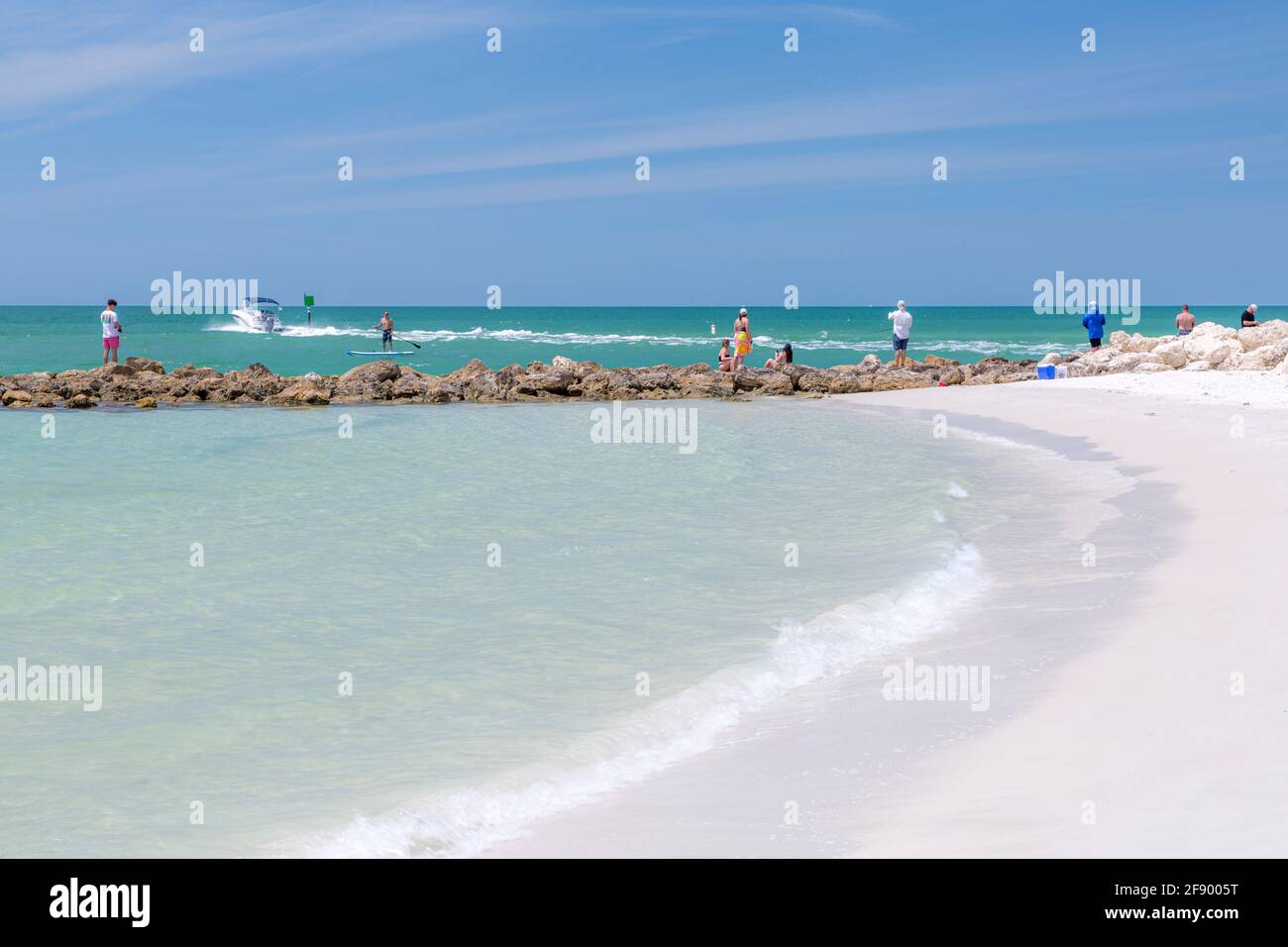 Escena de playa con vistas al Golfo de México desde una playa en Nápoles, Florida, Estados Unidos Foto de stock