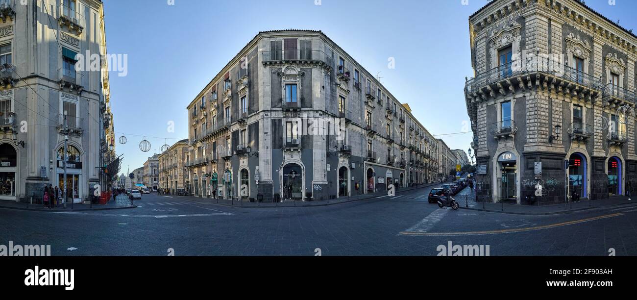 Edificios en la calle Etnea, Catania, Sicilia, Italia Foto de stock