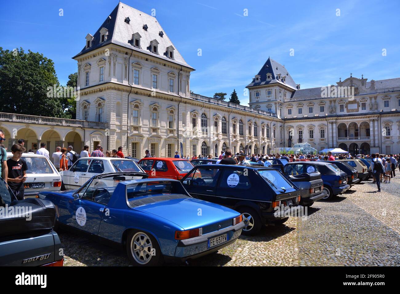 Turín, Piamonte, Italia. -06/09/2018- el anual "Turin Motor Show' (Salone Internazionale dell'Auto) en el parque y el castillo de Valentino. Foto de stock