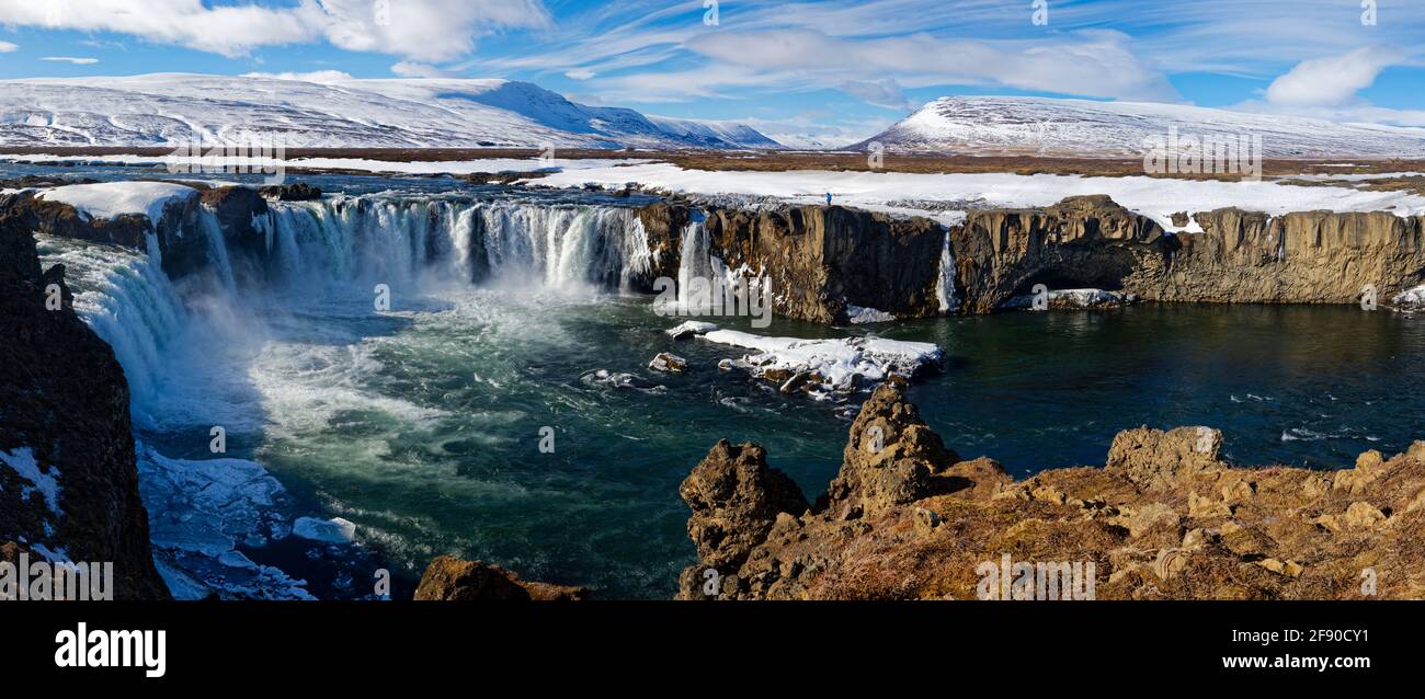 Paisaje con cascada en invierno, Islandia Foto de stock