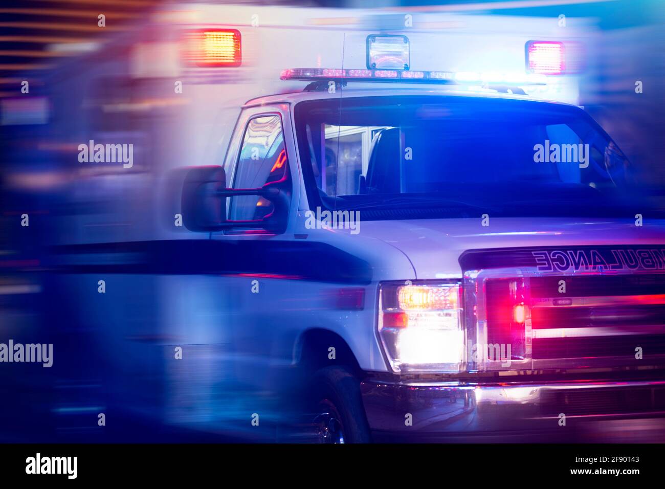 Luces de ambulancia fotografías e imágenes de alta resolución - Alamy