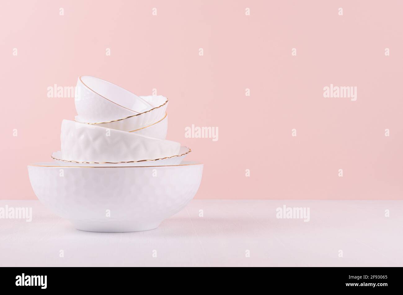 Vajilla de porcelana elegante fotografías e imágenes de alta resolución -  Alamy