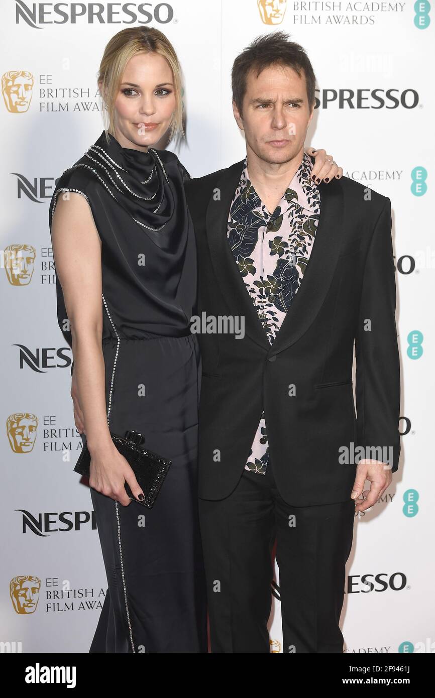 Leslie Bibb y Sam Rockwell asisten a la fiesta de los nominados de la BAFTA en el Palacio de Kensington en Londres. 17th de febrero de 2018 © Paul Treadway Foto de stock
