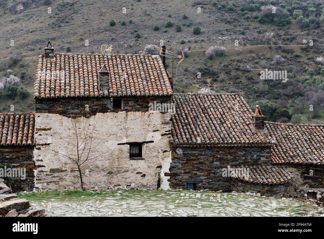 Tradicional casa rural abandonada en el pueblo de Patones, Madrid, España  Fotografía de stock - Alamy