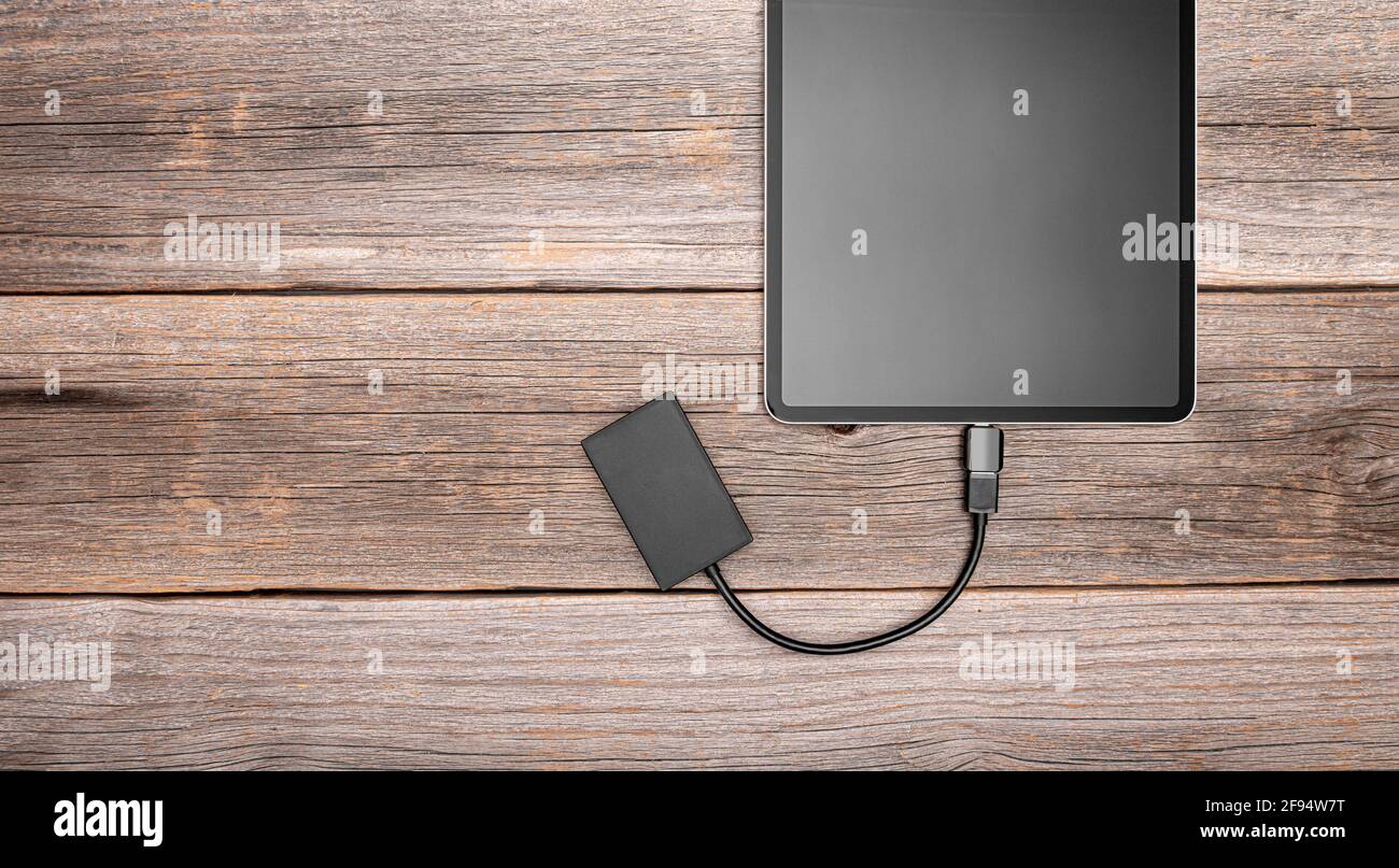 La tarjeta de memoria o el disco duro externo están conectados al Tablet PC  Fotografía de stock - Alamy