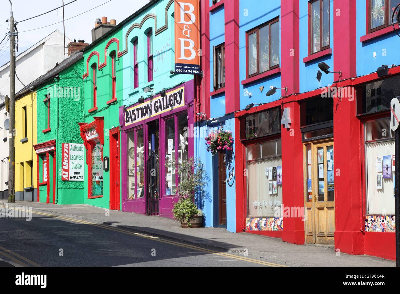 Irlanda, Athlone, fachadas de casas de colores Foto de stock