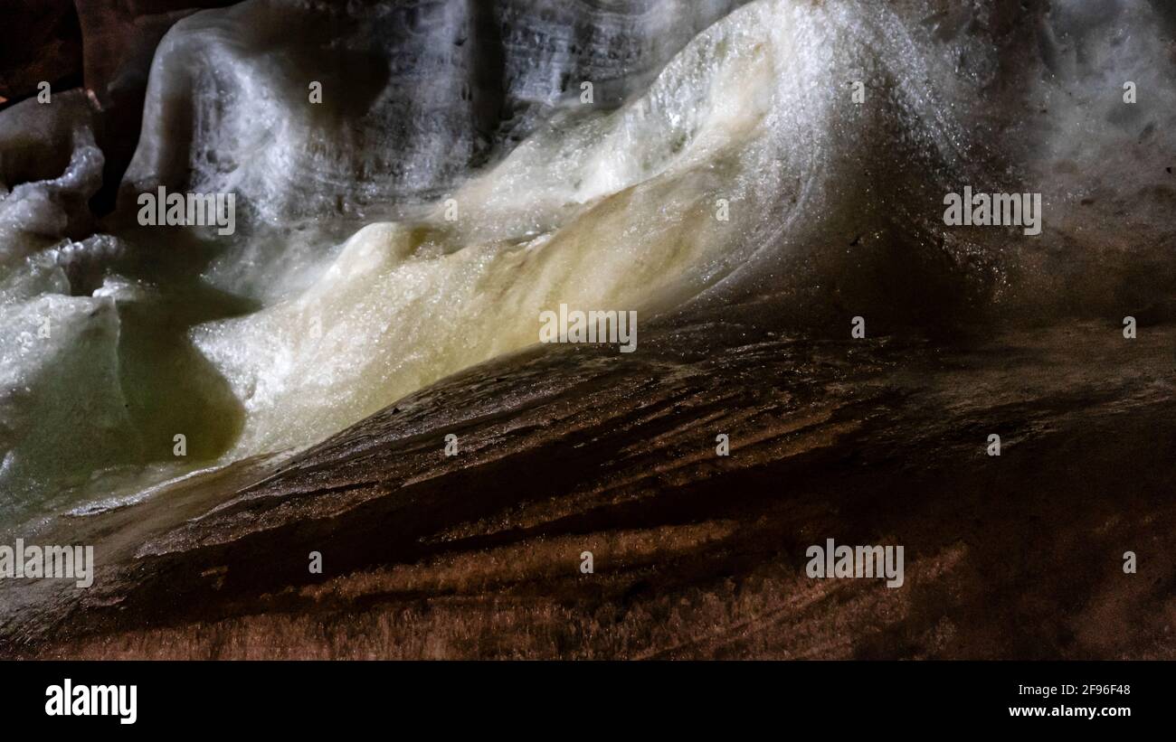 Cueva de hielo de Dachstein, hielo, hielo iluminado Foto de stock