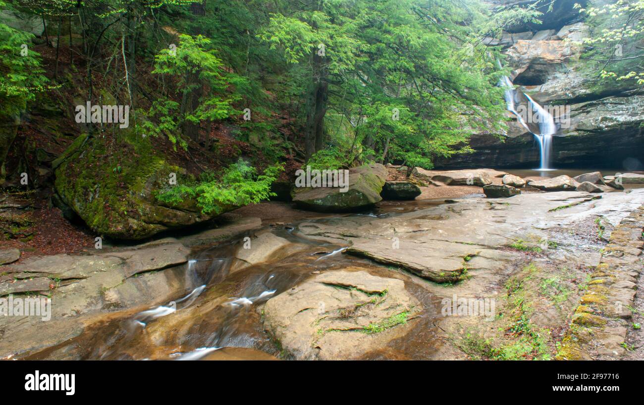 Queer Creek y Cedar Falls Foto de stock