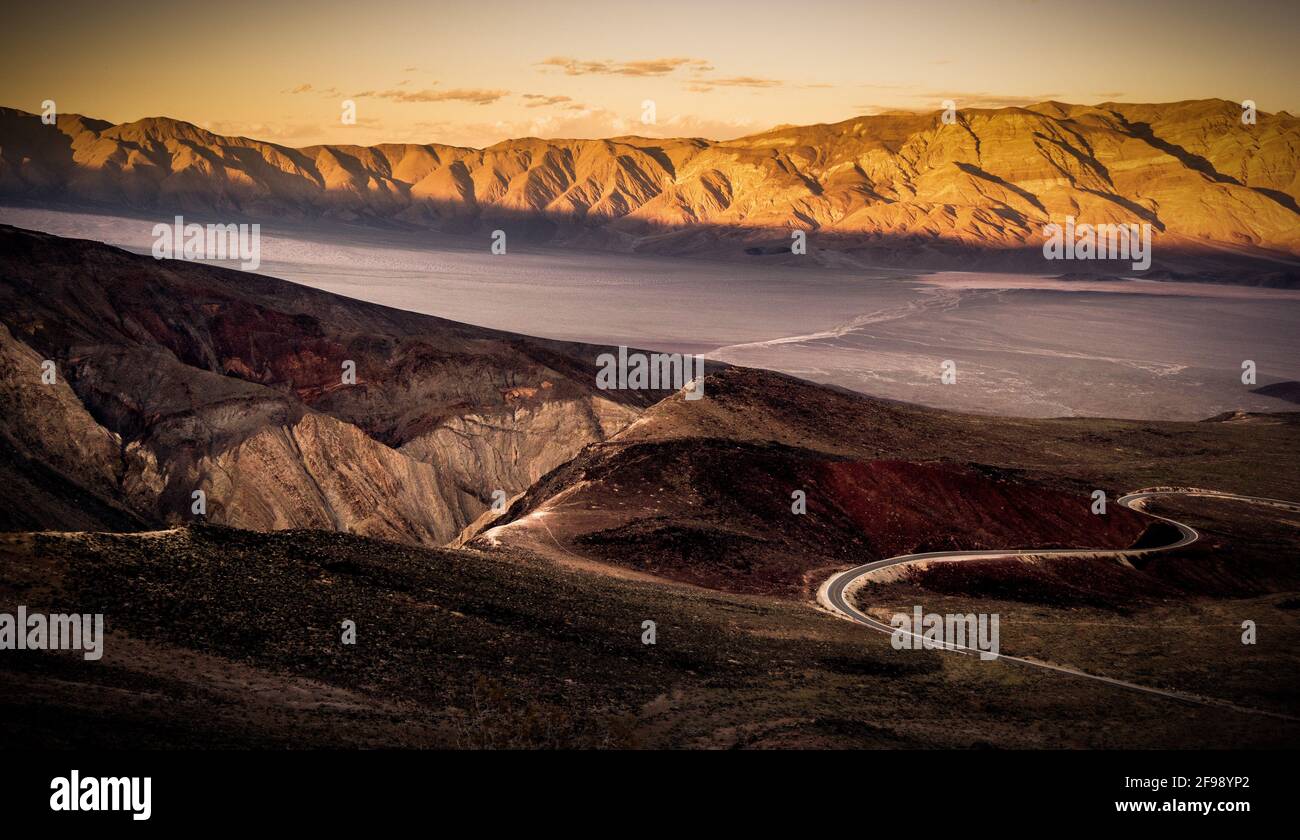 El paisaje infinito en Death Valley California - fotografía de viajes Foto de stock