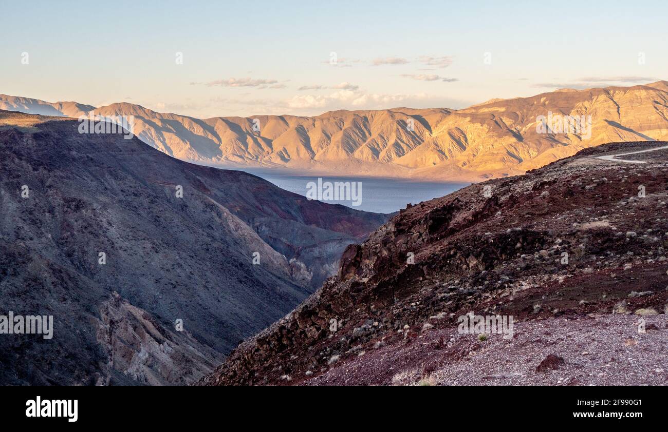 El paisaje infinito en Death Valley California - fotografía de viajes Foto de stock