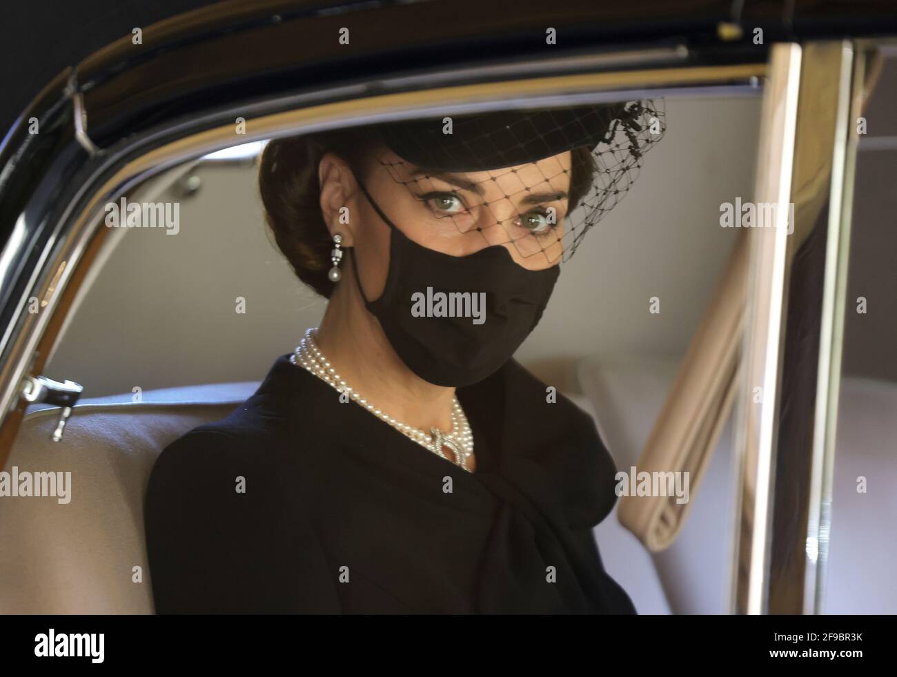 La duquesa de Cambridge llegando al funeral del Duque de Edimburgo en el Castillo de Windsor, Berkshire. Fecha de la foto: Sábado 17 de abril de 2021. Foto de stock