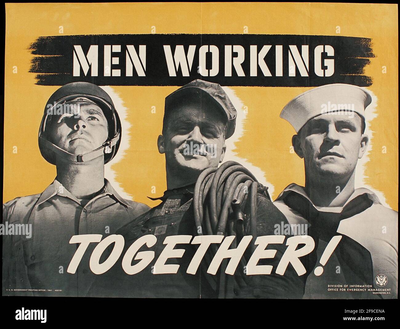 Un cartel americano de WW2 sobre el aumento de la producción en la guerra esfuerzo y solidaridad Foto de stock