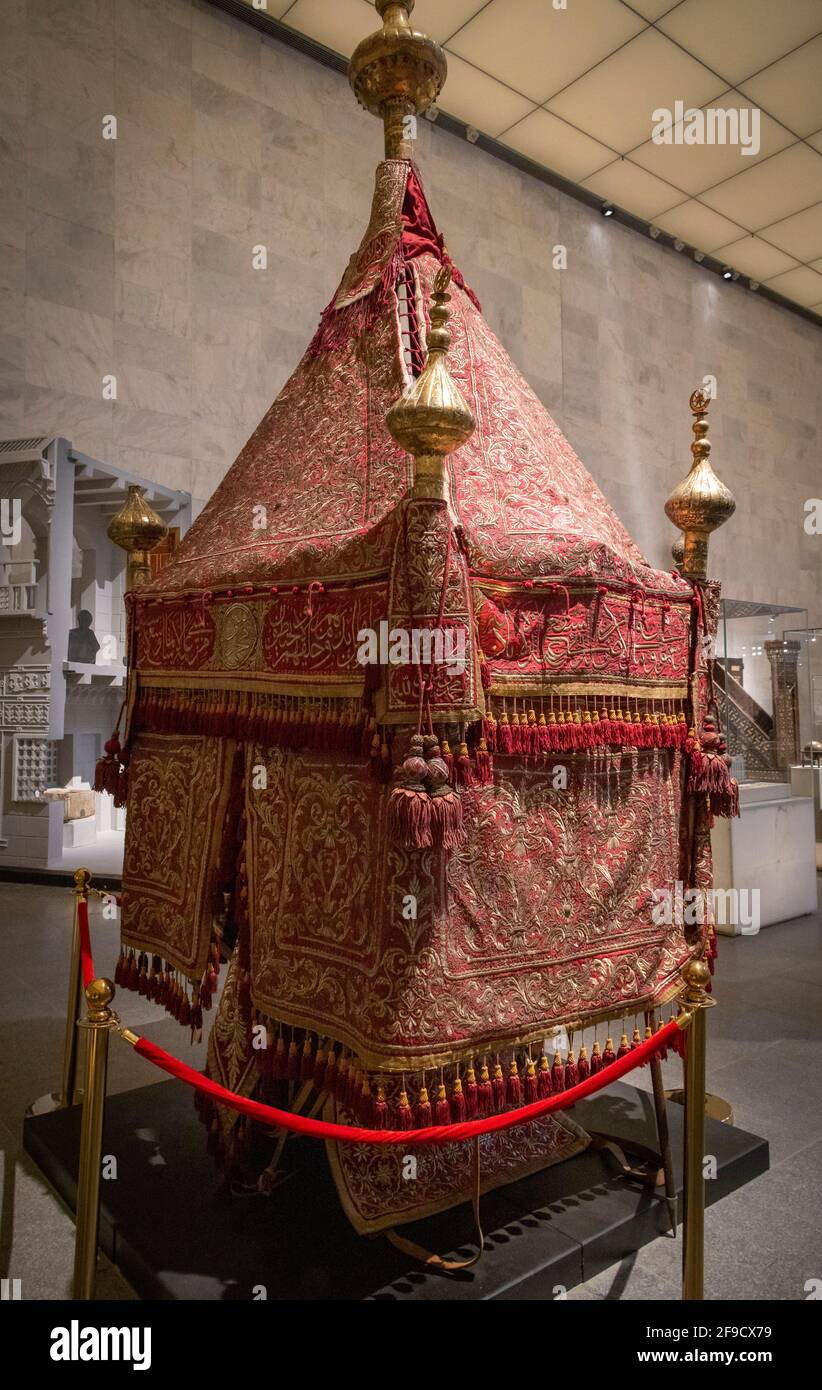 19th o principios del siglo 20th Hajj palanquin o Mahmal, Museo Nacional de la Civilización Egipcia, El Cairo, Egipto Foto de stock