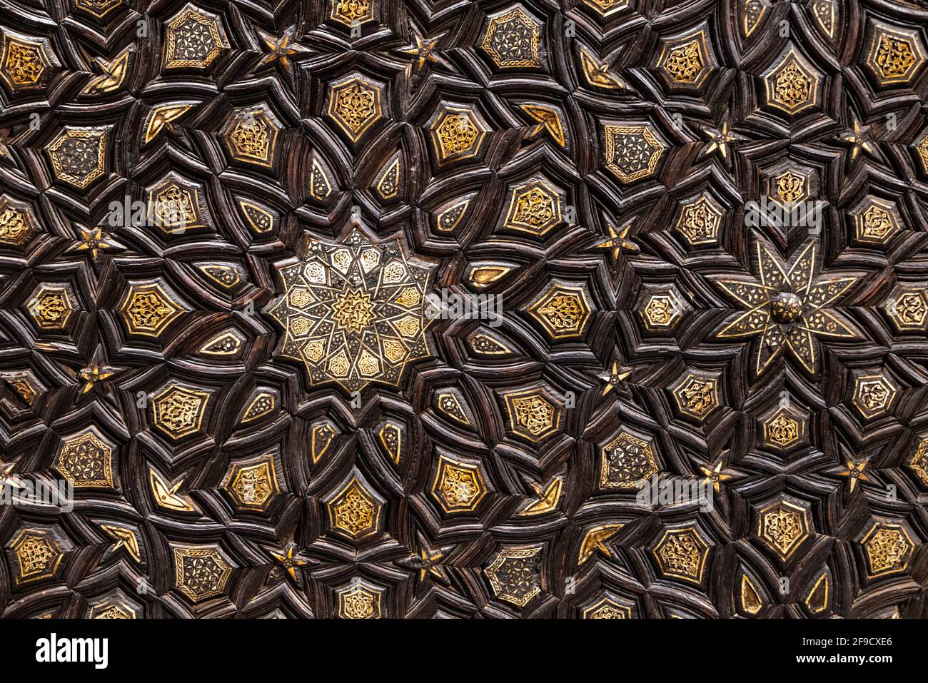 Detalle, minbar Mamluk del siglo 15th, complejo de Abu Bakr ibn Muzhir, El Cairo, Egipto, ahora en el Museo Nacional de la Civilización Egipcia, Fustat, El Cairo Foto de stock