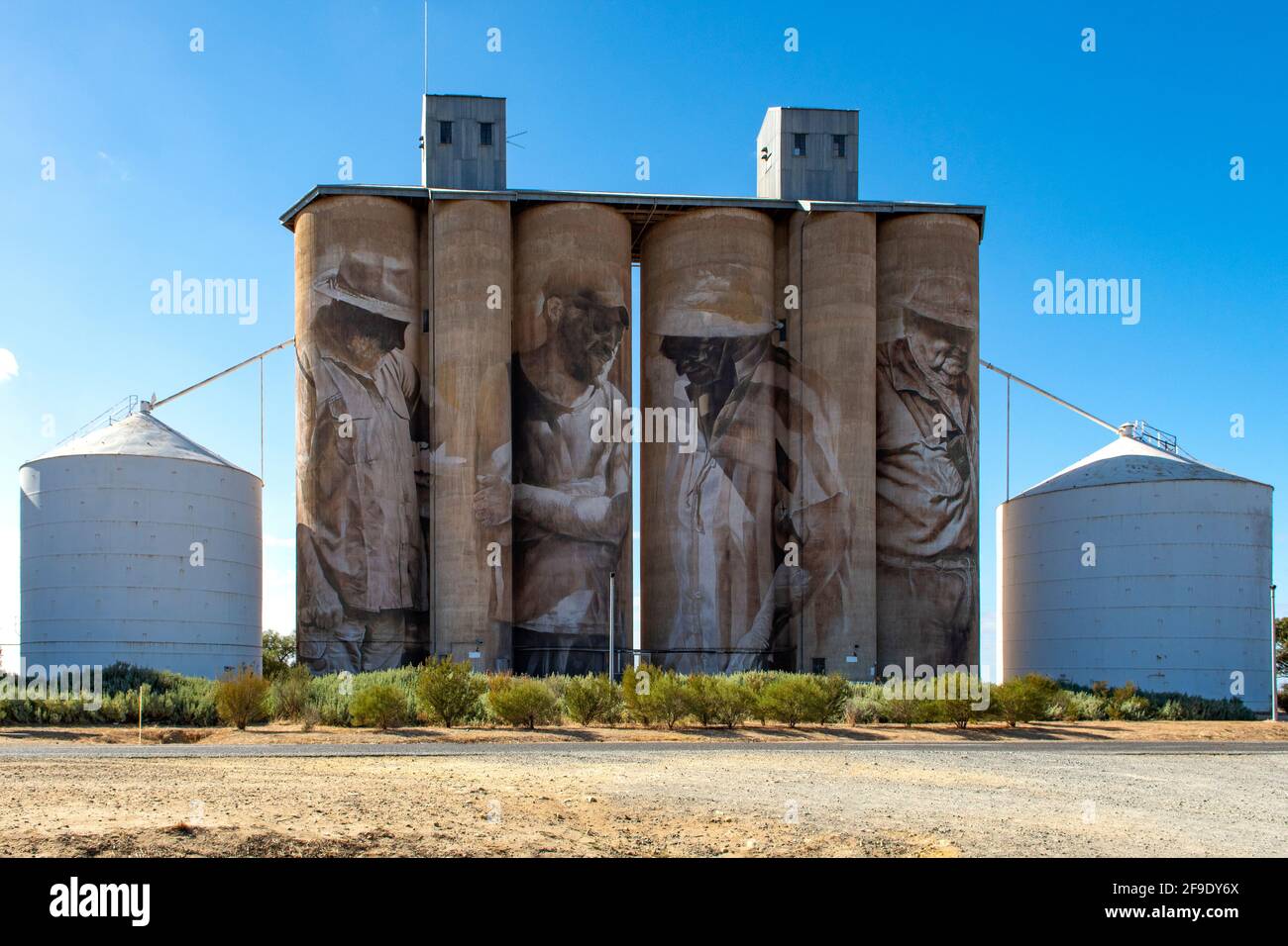 ''Farmers'' Silo Art, Brim, Victoria, Australia Foto de stock