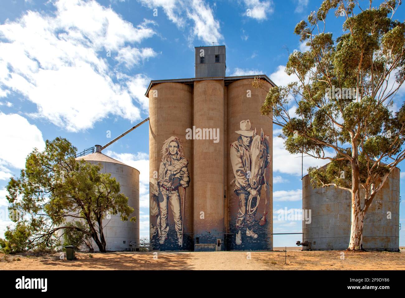 'Granjeros'' Silo Art, Rosebery, Victoria, Australia Foto de stock