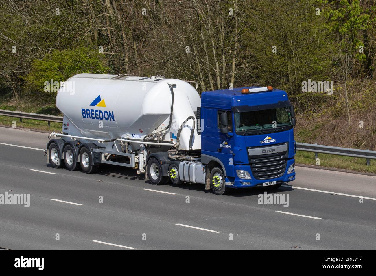 Breedon Group Heavy Haulage; camiones de entrega, camiones, vehículos  pesados, transporte, Camión cisterna, transporte de carga, vehículo DAF XF,  industria europea de transporte comercial HGV, M6 en Manchester, Reino  Unido Fotografía de