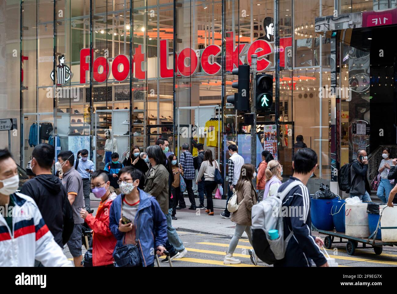 Foot locker store fotografías e imágenes de alta resolución - Página 2 -  Alamy