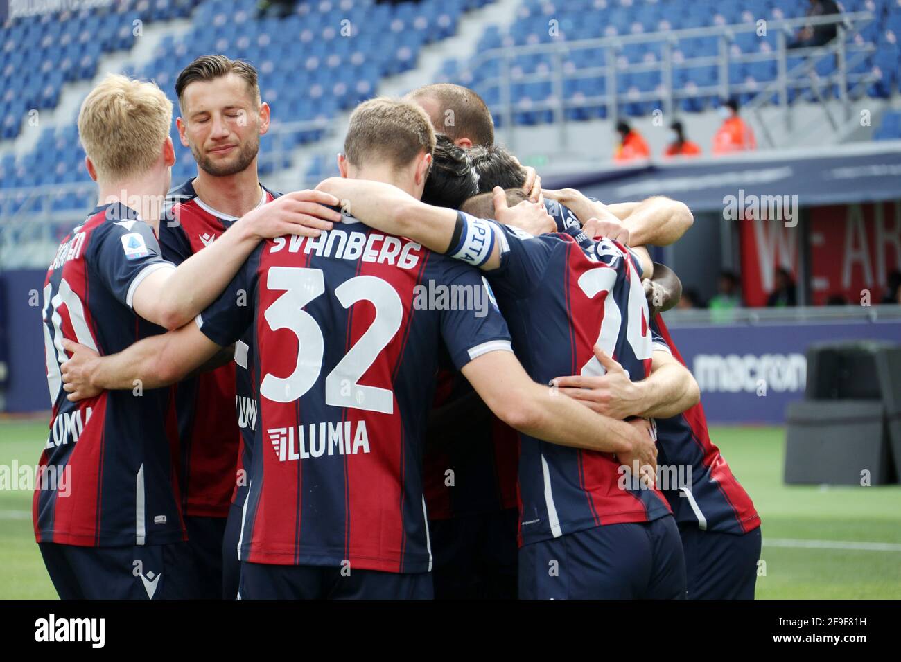 Riccardo Orsolini, de Bolonia, se jubila después de marcar el gol 10