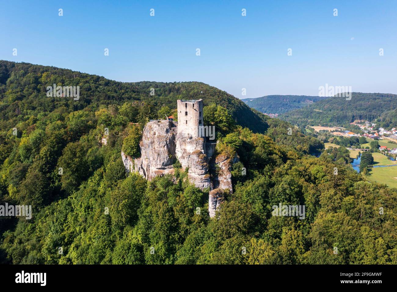 Ruinas del castillo de Neideck, cerca de Streitberg, Wiesenttal, Franconia Suiza, imagen de drone, Alta Franconia, Franconia, Baviera, Alemania Foto de stock