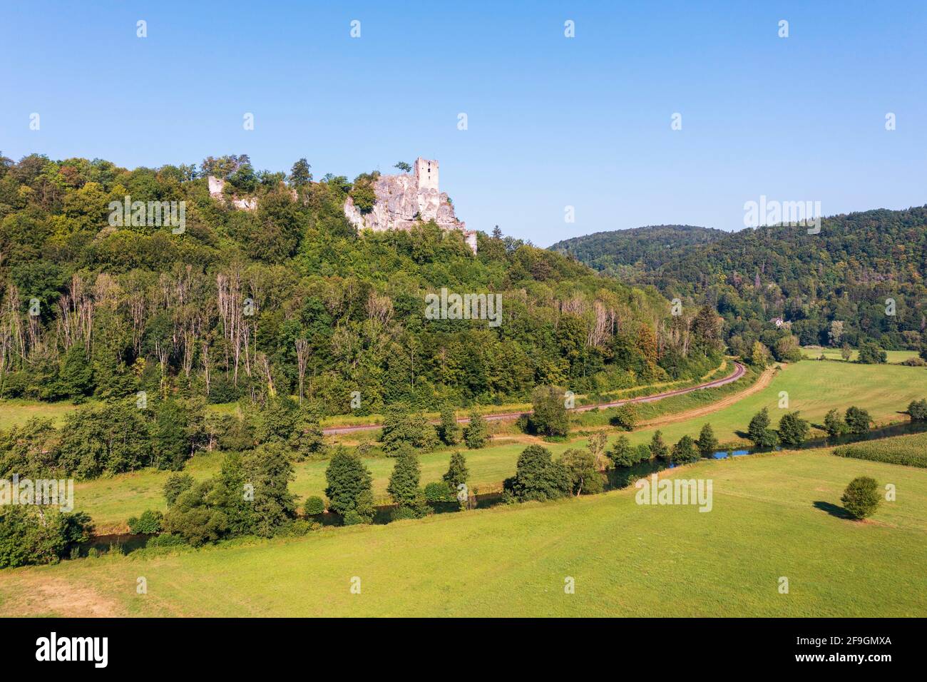 Castillo de la ruina Neideck, río Wiesent, cerca de Streitberg, Wiesenttal, Franconia Suiza, Imagen de drone, Alta Franconia, Franconia, Baviera, Alemania Foto de stock