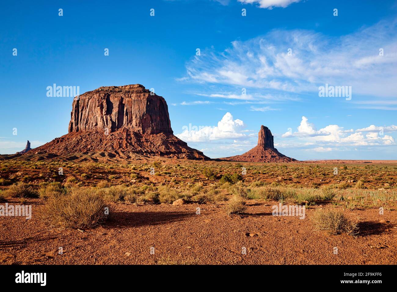 Valle del Monumento. Nación Navajo. Merrick Butte. Foto de stock